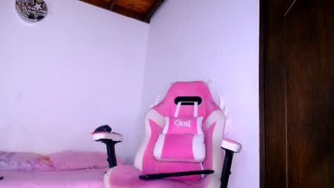 Snapshot of dominika_angel chatting on 04.07.26 online show from 04.07.26