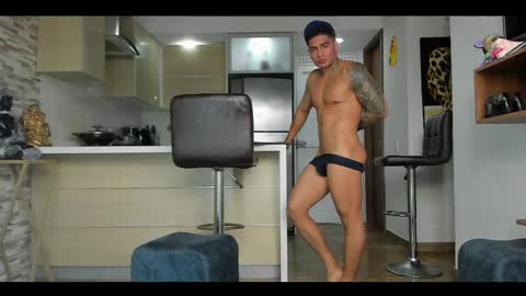 Snapshot of dominiofit chatting on 02.12.25 Only fans Ronnie col---InstaRonniecolleman online show from 02.12.25