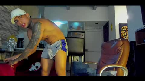 Snapshot of dominiofit chatting on 10.08.25 Only fans Ronnie col---InstaRonniecolleman online show from 10.08.25