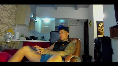 Snapshot of dominiofit chatting on 10.15.25 Only fans Ronnie col---InstaRonniecolleman online show from 10.15.25