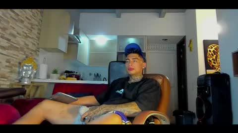 Snapshot of dominiofit chatting on 10.20.25 Only fans Ronnie col---InstaRonniecolleman online show from 10.20.25