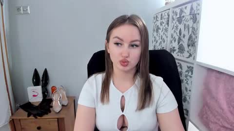 Snapshot of donnasensual chatting on 04.23.26 DonnaSensual online show from 04.23.26