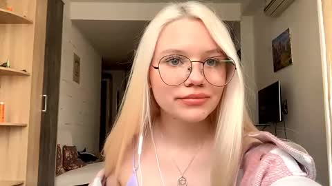 Snapshot of donnettakeblish chatting on 10.20.25 Stella online show from 10.20.25