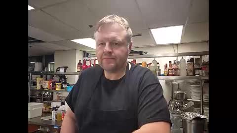 Snapshot of donseanh chatting on 11.04.25 The Don online show from 11.04.25