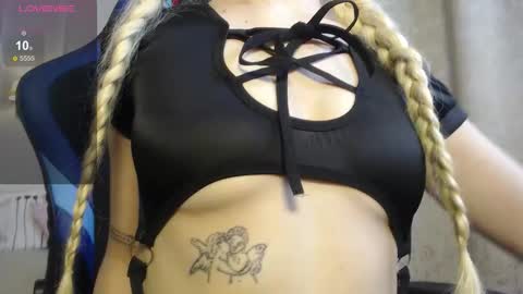 Snapshot of dont_forget__ chatting on 10.15.25 Nika online show from 10.15.25