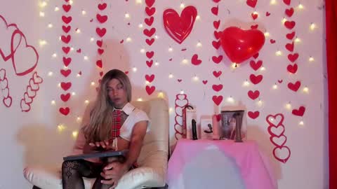 Snapshot of dorian_lev chatting on 02.10.25 Nicolle online show from 02.10.25