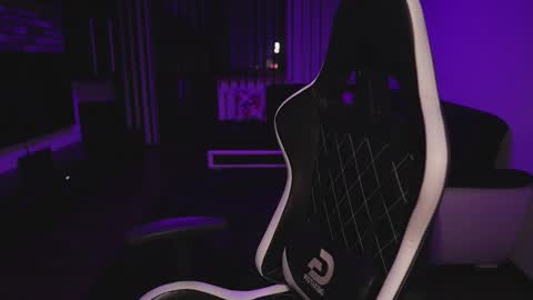 Dorian Reyes online show from 10.30.25