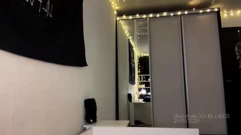 MOLLYYYY dont forget to give me a thumb up online show from 11.25.25