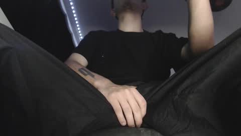 Snapshot of douglas_drake chatting on 10.30.25 douglas_drake online show from 10.30.25