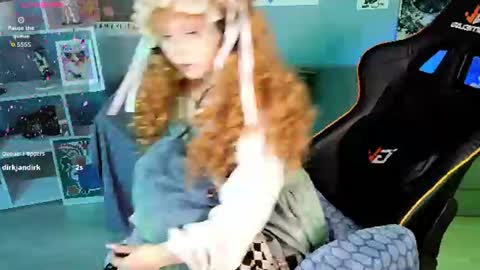 Snapshot of draculaura_ chatting on 06.12.26 Draculaura online show from 06.12.26