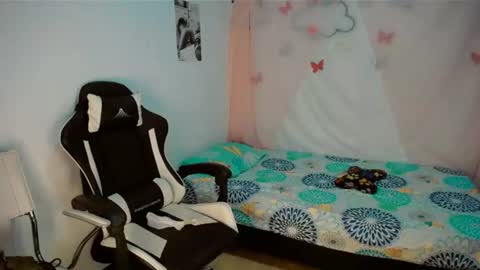 Snapshot of dream__girls69944 chatting on 07.14.26 sharon online show from 07.14.26