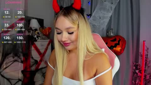 Snapshot of dreamaise chatting on 10.15.25 Mary pvt open use pink and blue app lovense online show from 10.15.25