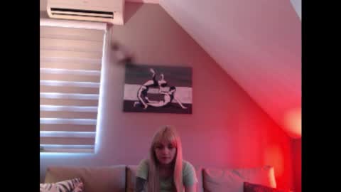 Snapshot of dreamcatcherfantasy chatting on 03.03.25 A girl online show from 03.03.25