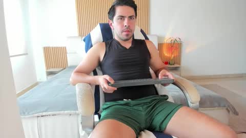 Snapshot of dreamsuxx chatting on 11.23.25 Diego online show from 11.23.25