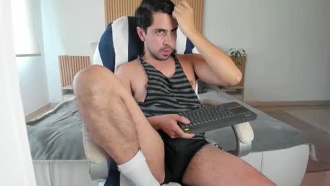 Snapshot of dreamsuxx chatting on 11.25.25 Diego online show from 11.25.25