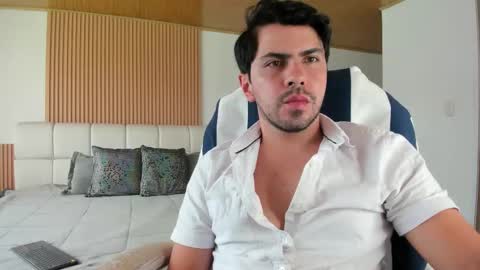 Snapshot of dreamsuxx chatting on 11.26.25 Diego online show from 11.26.25