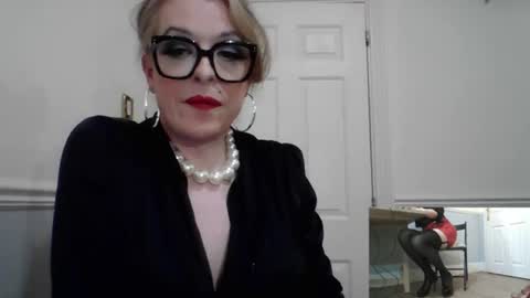 Snapshot of dressasdesired chatting on 06.18.26 dressasdesired online show from 06.18.26