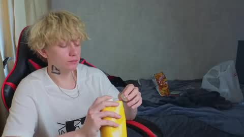 Snapshot of drinklinov chatting on 05.25.26 Mark online show from 05.25.26