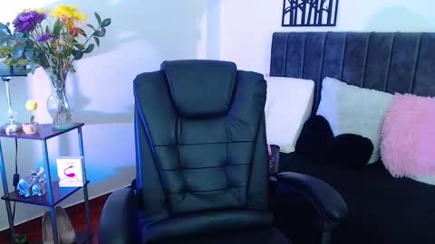 Snapshot of dulce01_0 chatting on 02.26.25 Charlotte online show from 02.26.25