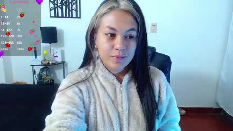 Snapshot of dulce01_0 chatting on 09.20.25 Charlotte online show from 09.20.25