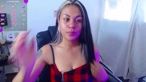 Snapshot of dulce01_0 chatting on 10.12.25 Charlotte online show from 10.12.25