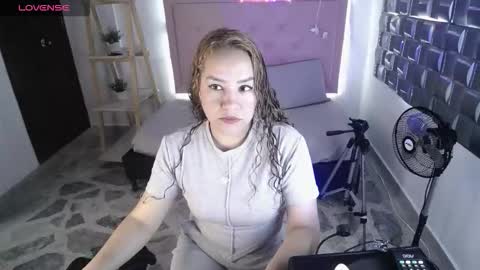 dulce__lovee online show from 12.22.25