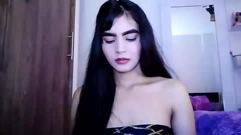 Snapshot of dulce_lucero chatting on 12.17.24 dulce_lucero online show from 12.17.24