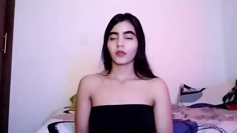 Snapshot of dulce_lucero chatting on 02.25.25 dulce_lucero online show from 02.25.25