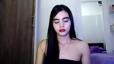 Snapshot of dulce_lucero chatting on 03.04.25 dulce_lucero online show from 03.04.25