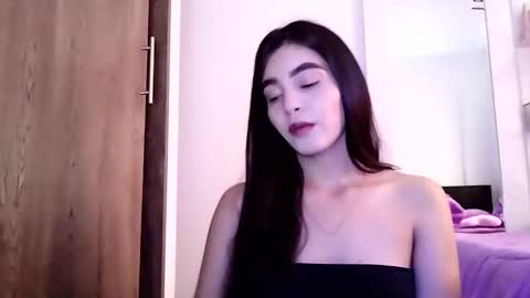 Snapshot of dulce_lucero chatting on 03.10.25 dulce_lucero online show from 03.10.25