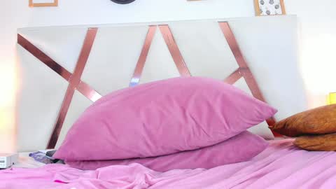 DULCE AURORA online show from 02.06.25