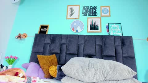 DULCE AURORA online show from 02.17.25