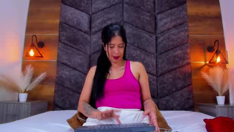 DULCE AURORA online show from 03.05.25