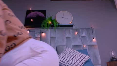 DULCE AURORA online show from 10.14.25