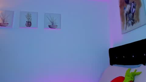 Snapshot of dulcedanii chatting on 02.16.26 Daniela online show from 02.16.26