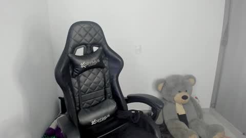 Snapshot of dulcekim_dj chatting on 01.07.25 dulcekim_dj online show from 01.07.25