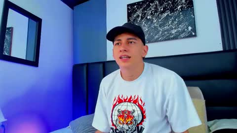 Snapshot of duolust chatting on 11.09.25 Thomas and Noah online show from 11.09.25