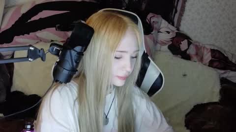 Snapshot of dust1rl chatting on 11.27.25 Hentai Lord online show from 11.27.25