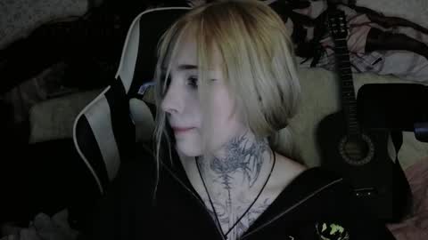 Snapshot of dust1rl chatting on 11.28.25 Hentai Lord online show from 11.28.25