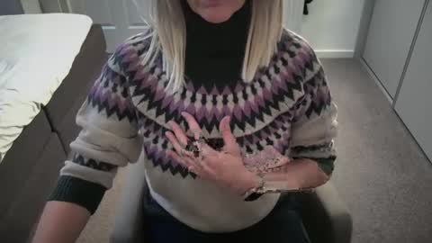 Snapshot of dutchamber chatting on 01.13.25 Ambertje040 online show from 01.13.25