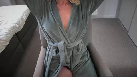 Snapshot of dutchamber chatting on 02.19.25 Ambertje040 online show from 02.19.25