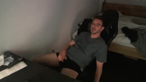 Snapshot of dvdchatur chatting on 11.14.25 dvdchatur online show from 11.14.25