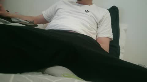 Snapshot of dy22__ chatting on 02.19.25 dy22__ online show from 02.19.25