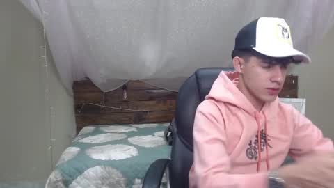 Snapshot of dyla_n18_ chatting on 01.19.25 dyla_n18_ online show from 01.19.25