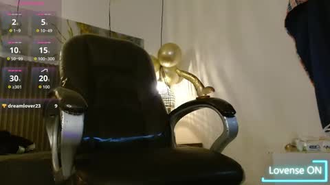 Snapshot of dyla_n18_ chatting on 10.15.25 dyla_n18_ online show from 10.15.25