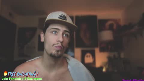 Snapshot of dylandaniel69 chatting on 02.21.25 Dylan Daniel 7.8 online show from 02.21.25