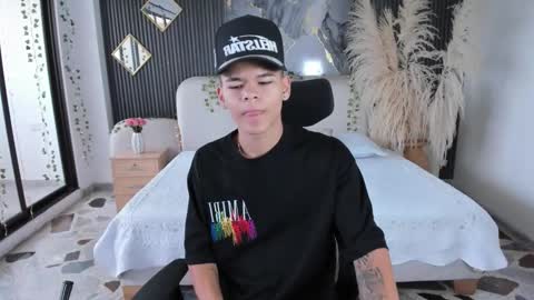 Snapshot of dylanroyce_ chatting on 03.10.26 dylanroyce_ online show from 03.10.26