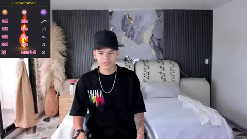 Snapshot of dylanroyce_ chatting on 03.17.26 dylanroyce_ online show from 03.17.26