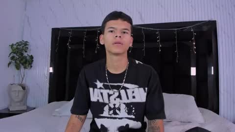 Snapshot of dylanroyce_ chatting on 03.25.26 dylanroyce_ online show from 03.25.26