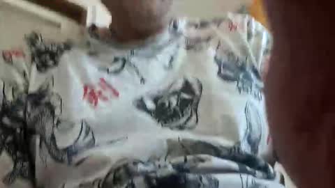 Snapshot of dzejnys chatting on 11.19.25 dzejnys online show from 11.19.25